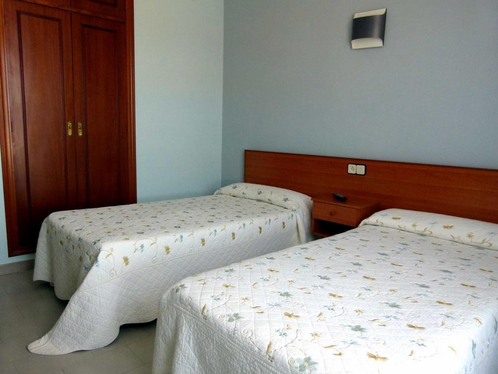 Hostal Chiquin Tapia De Casariego Bagian luar foto