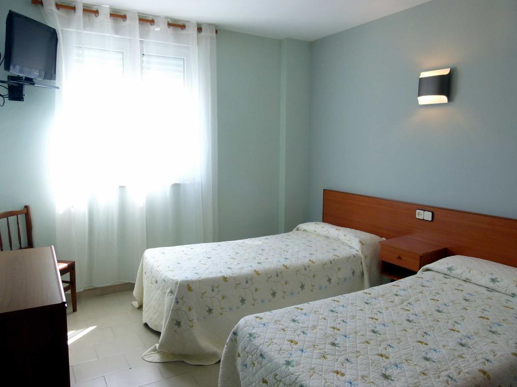 Hostal Chiquin Tapia De Casariego Ruang foto