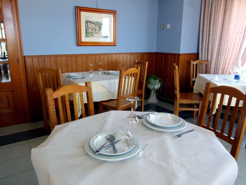 Hostal Chiquin Tapia De Casariego Bagian luar foto