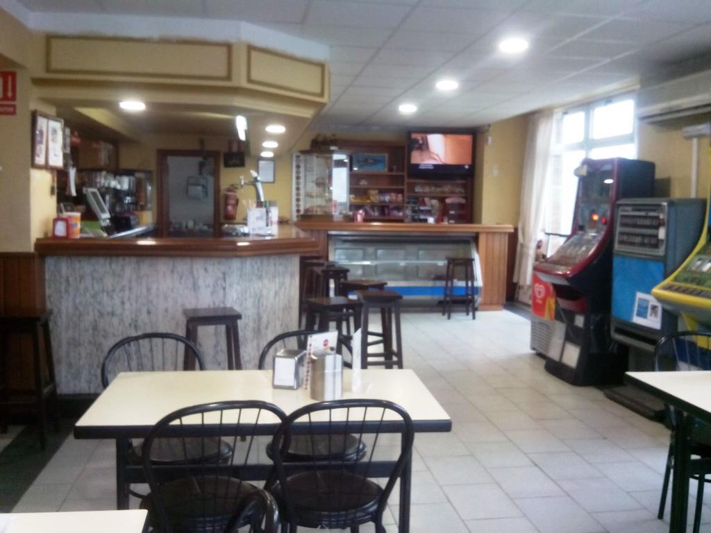 Hostal Chiquin Tapia De Casariego Bagian luar foto